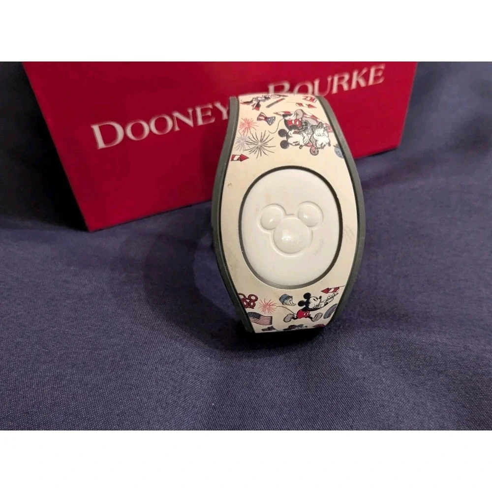 Dooney & Bourke excellent pre